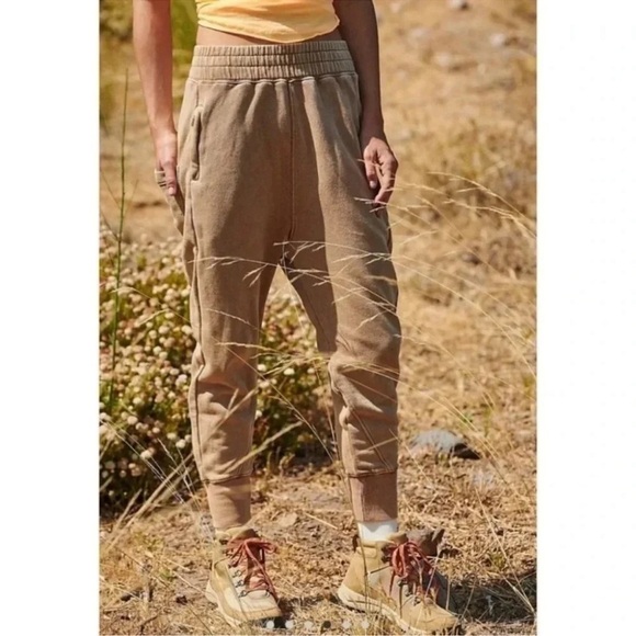 New Free People June Bug Joggers Sweatpants Harem Slouchy Tan FP Movement - Picture 3 of 9